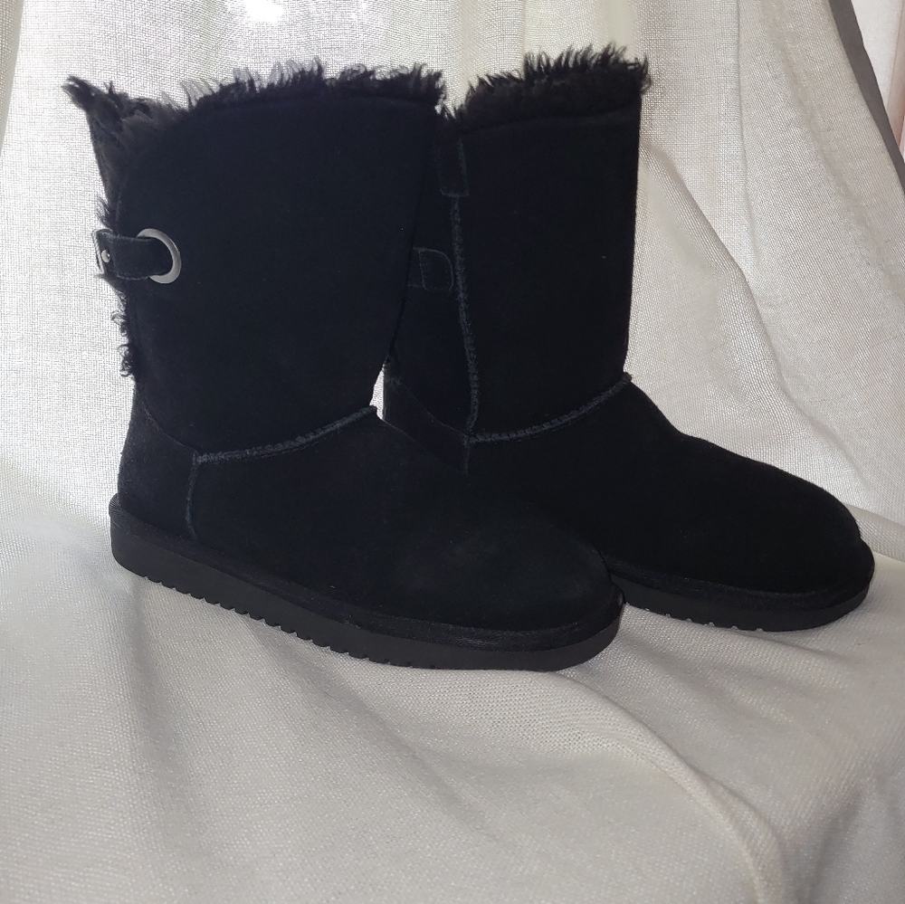 Koolaburra by Ugg Remley Short black sz7